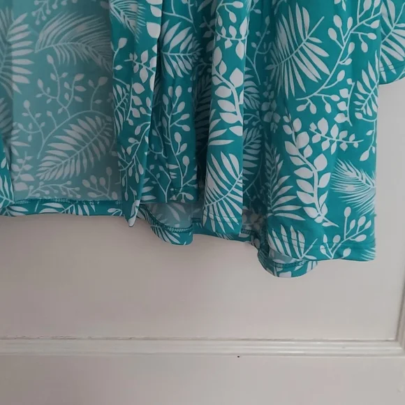 Lightweight Sweater/Top - Picture 4 of 6